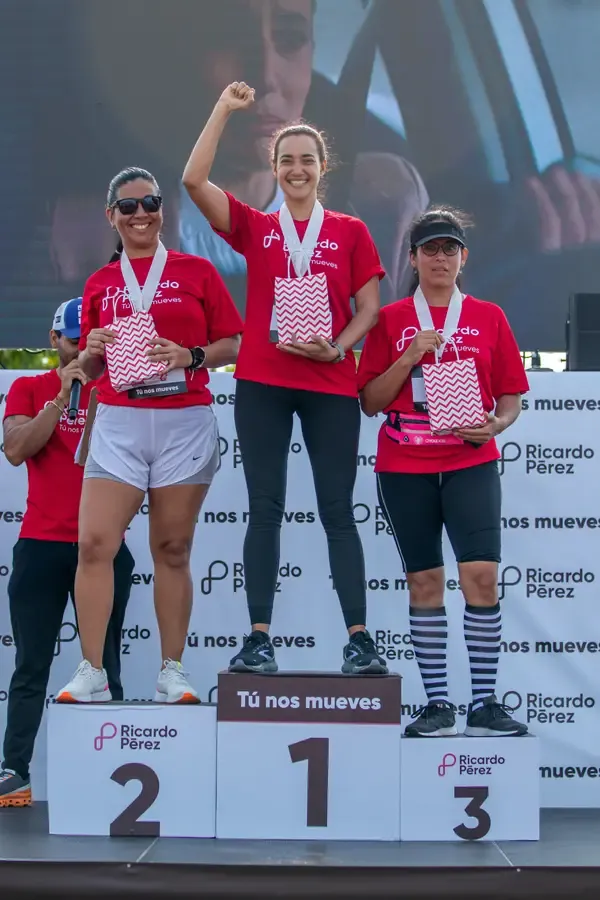 Podio de ganadoras de la carrera